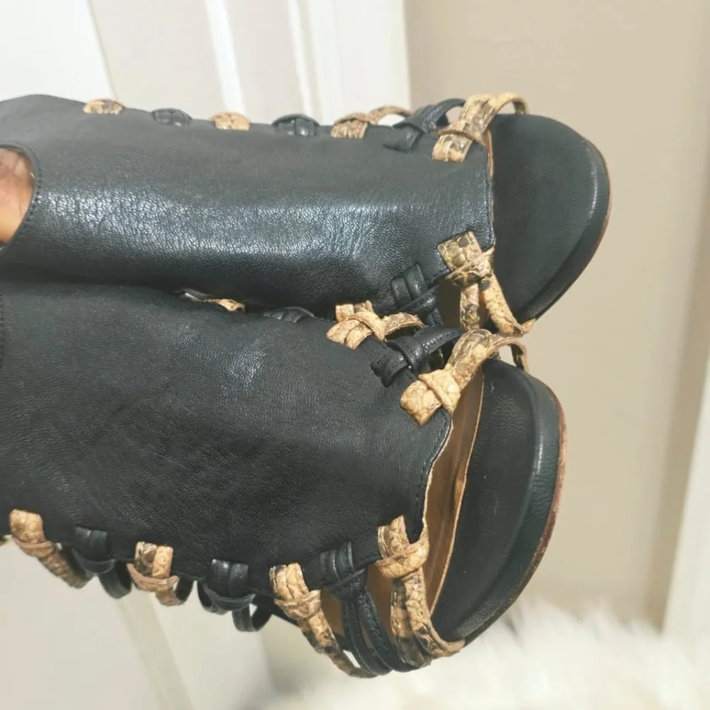 Coach High Heels Black Leather Snake Skin Accents Sandals Size 9B✌️